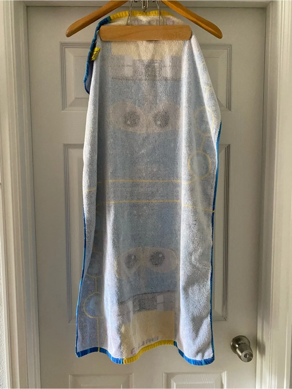 Disney  PIXAR Wall-E Beach Bath Towel 24”x37